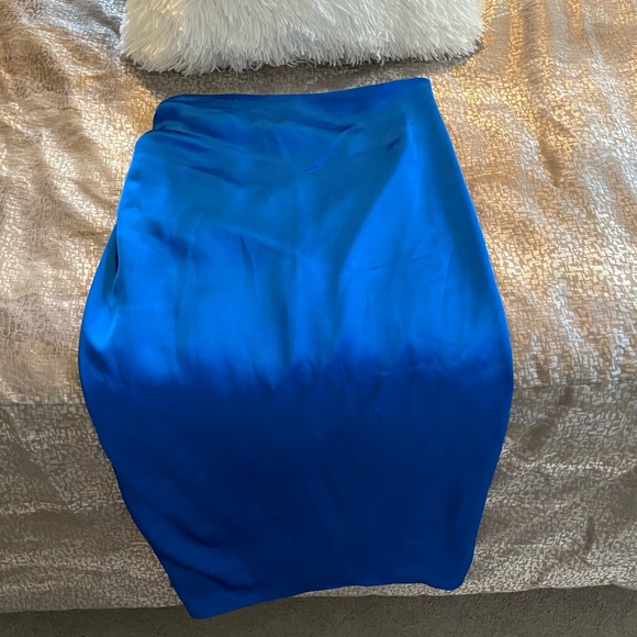 ⭕️ SOLD ⭕️ NEW Zara Electric Blue High Side Slit Satin Skirt - Picture 10 of 10